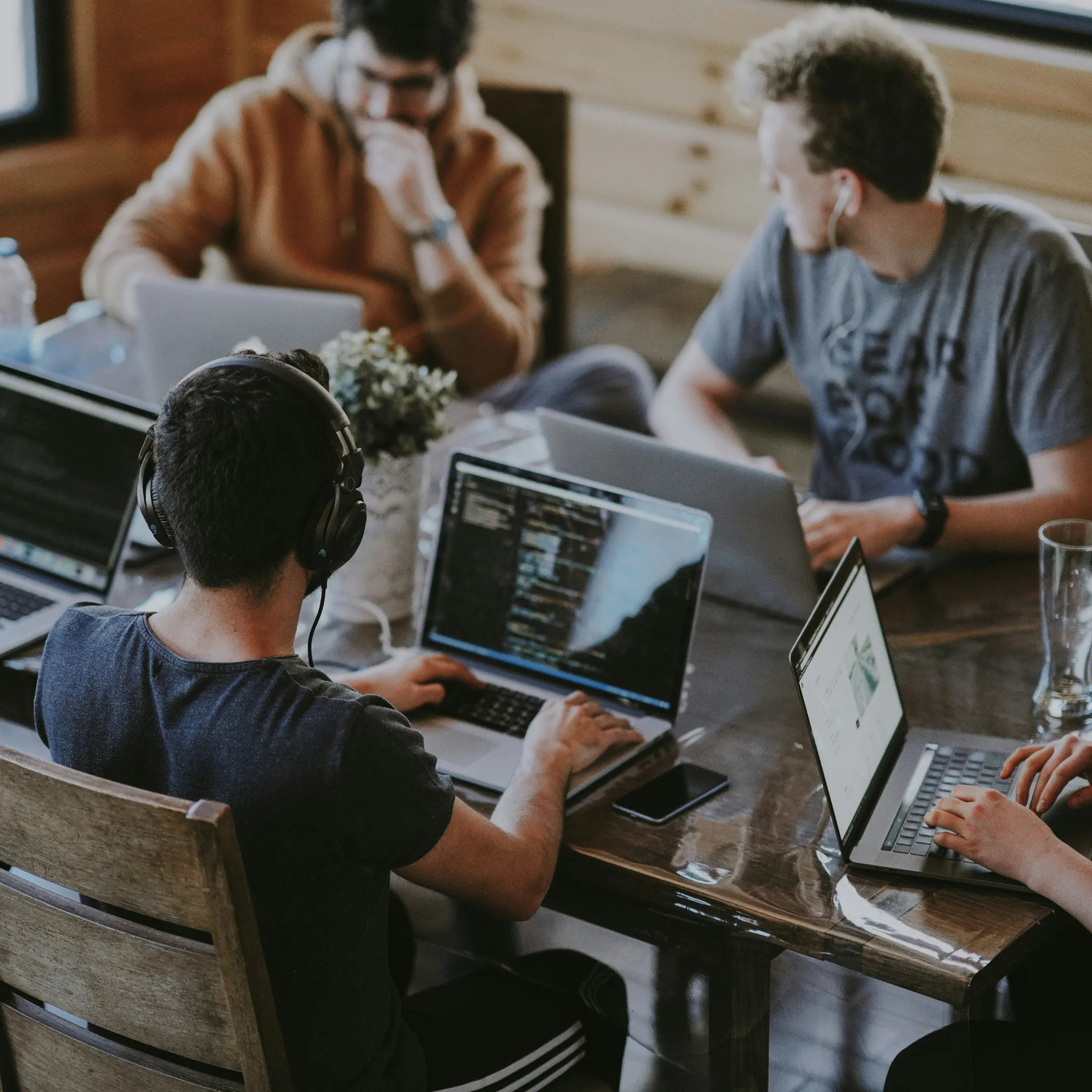 Emprendedores trabajando