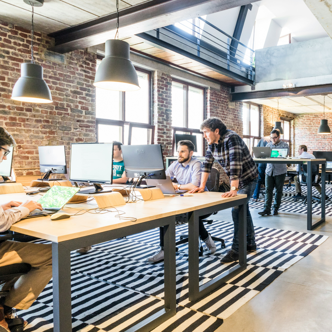 Equipo del programa trabajando